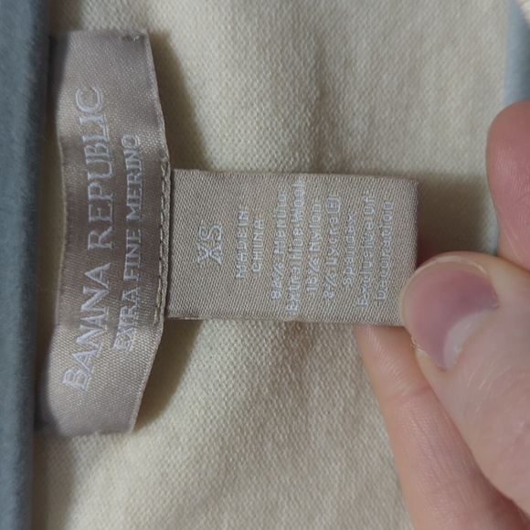 Banana Republic Extra Fine Merino Wool Button Up Black and Cream Cardigan - Picture 3 of 6